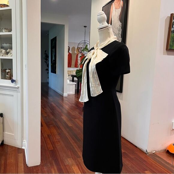 GUCCI 2017 BLACK CREPE PLEATED SILK BOW A-LINE DRESS - Picture 7 of 12